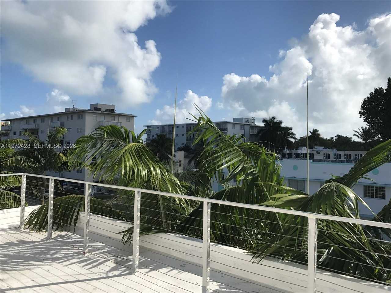 1600 Euclid Ave #206