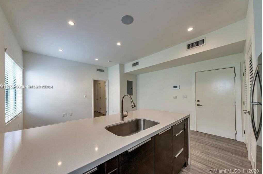 473 Mendoza Ave #5 - Photo 2 of 9