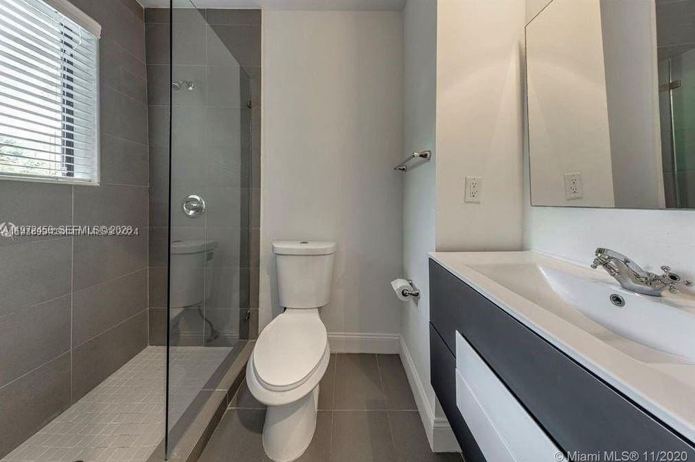 473 Mendoza Ave #5 - Photo 7 of 9