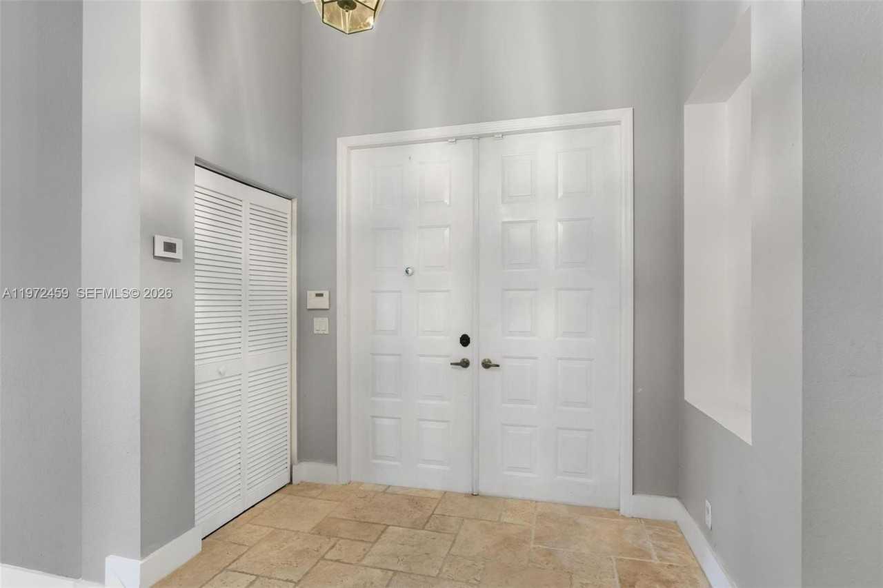 1140 Bel Aire Dr W #1140 - Photo 5 of 39