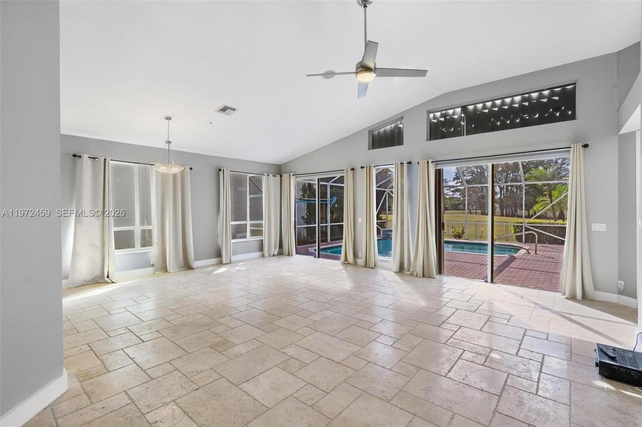 1140 Bel Aire Dr W #1140 - Photo 7 of 39