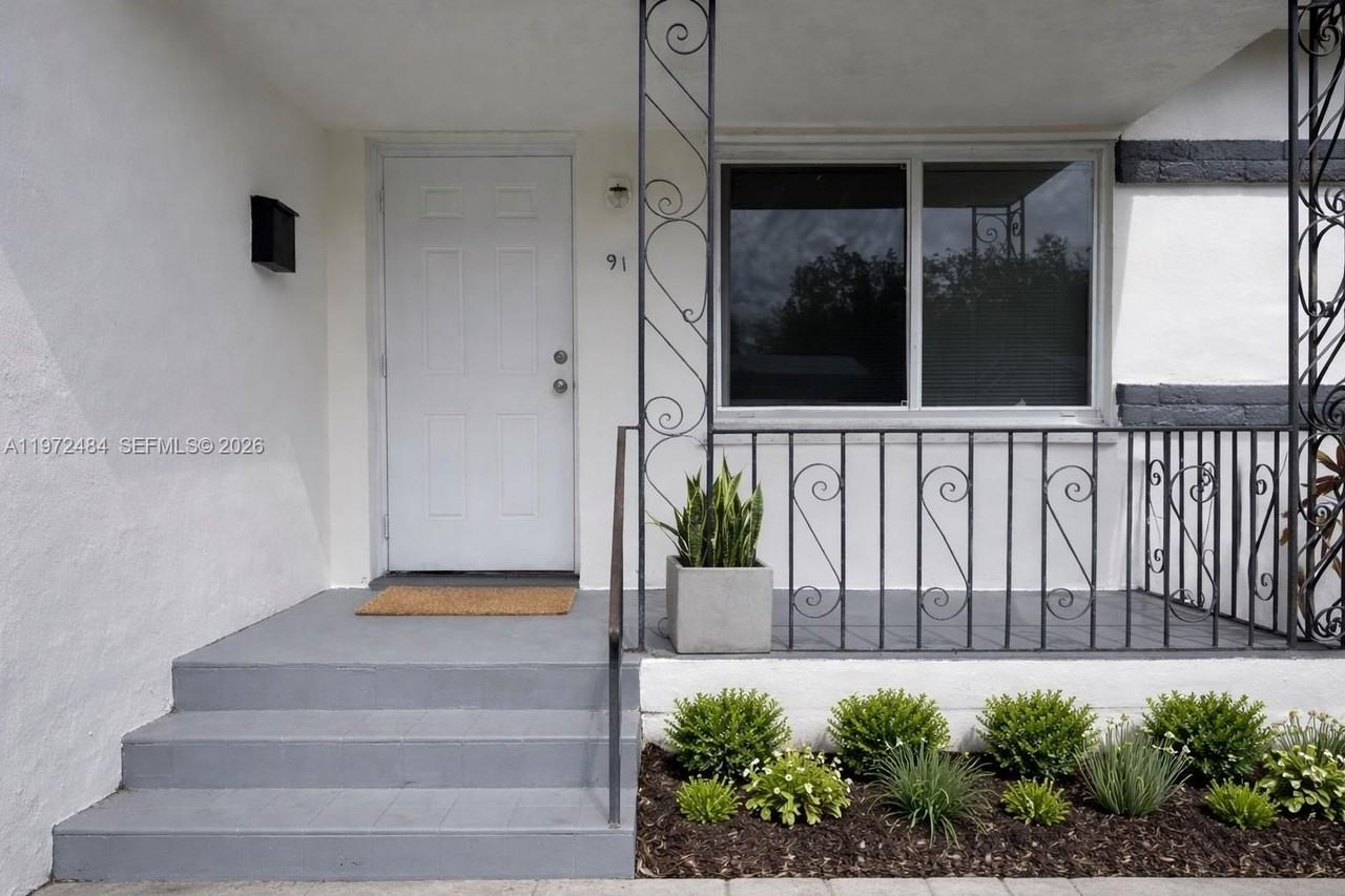 911 Nw 57th St #911 - Photo 3 of 37