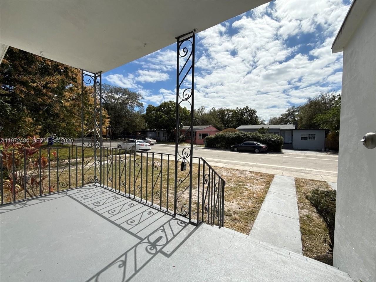 911 Nw 57th St #911 - Photo 4 of 37