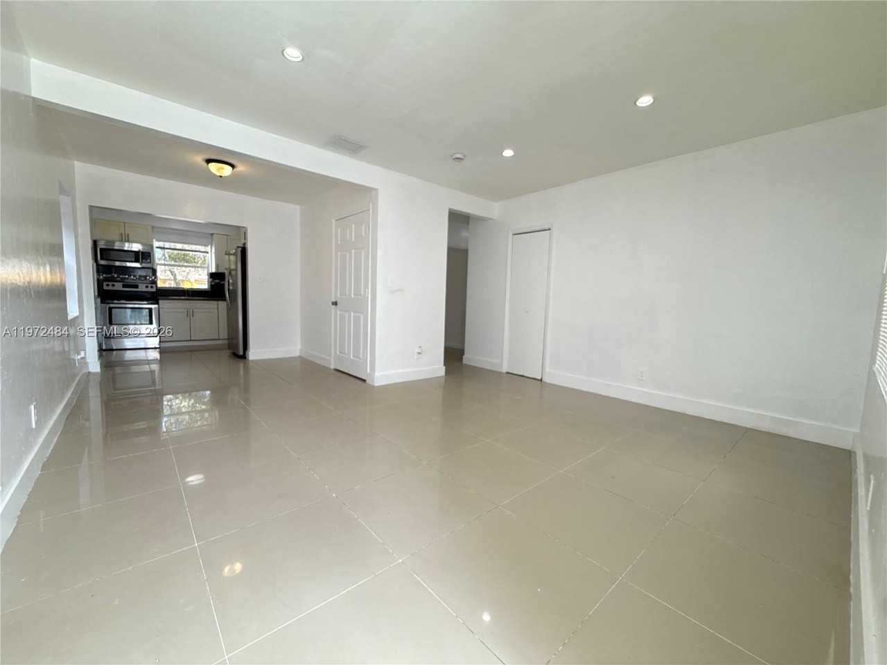 911 Nw 57th St #911 - Photo 5 of 37