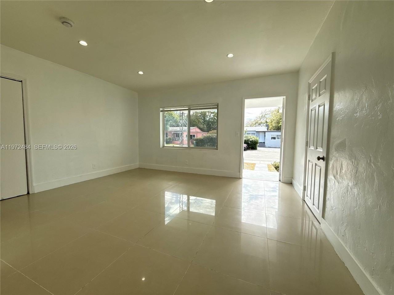 911 Nw 57th St #911 - Photo 6 of 37