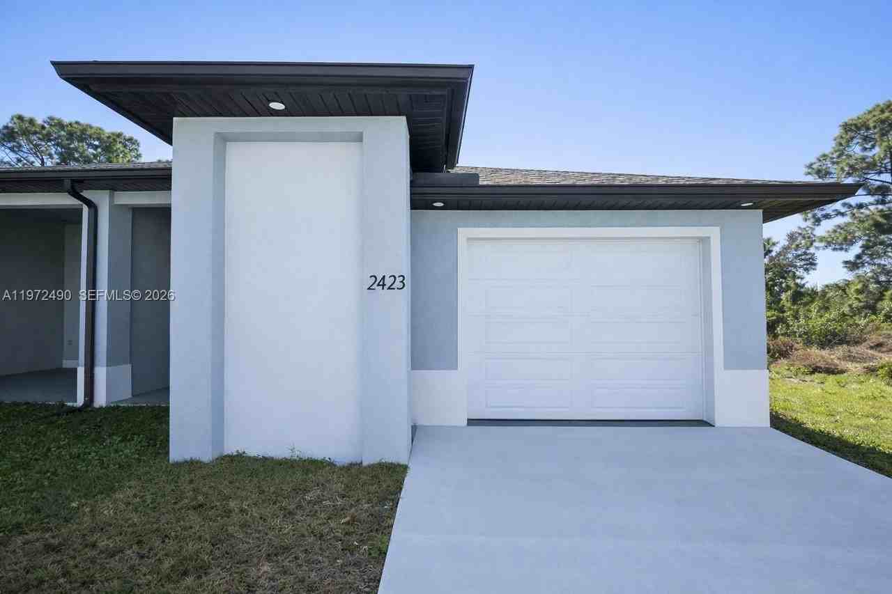 2423 Milton Ave S #2423 - Photo 4 of 32