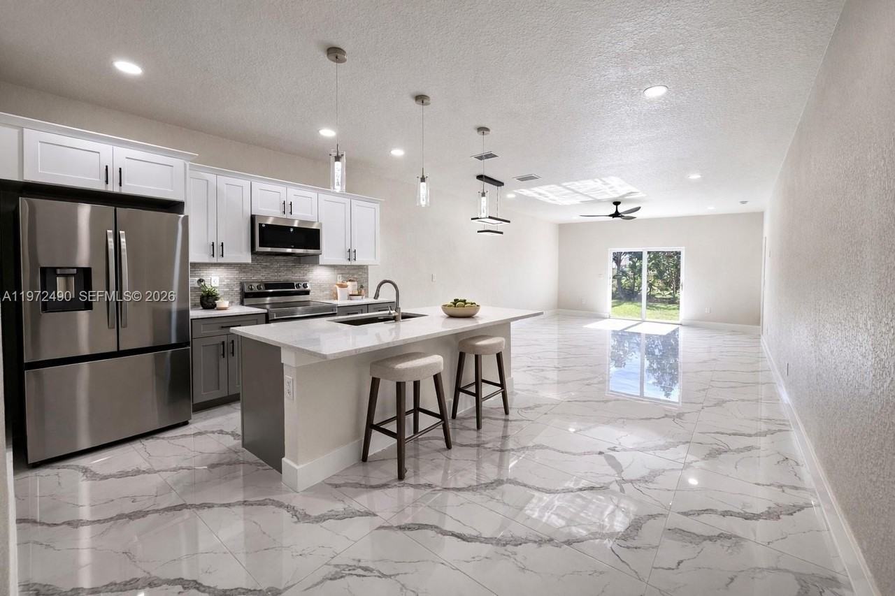 2423 Milton Ave S #2423 - Photo 5 of 32