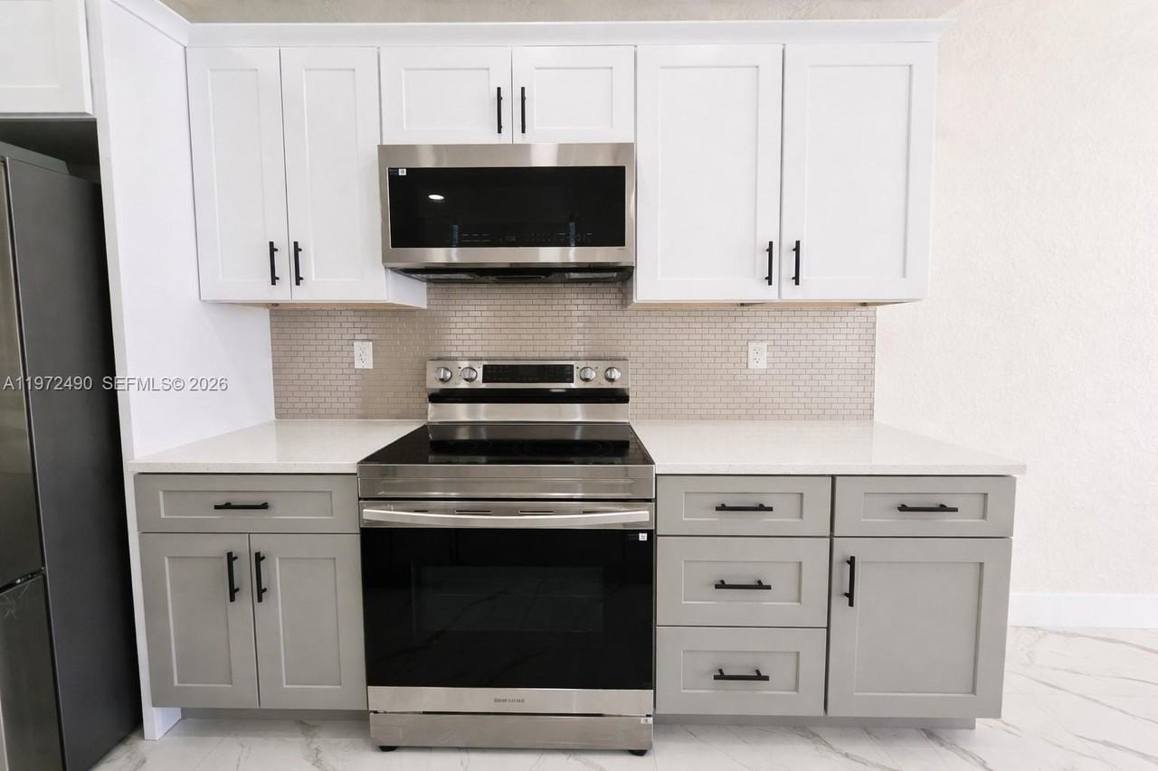 2423 Milton Ave S #2423 - Photo 7 of 32