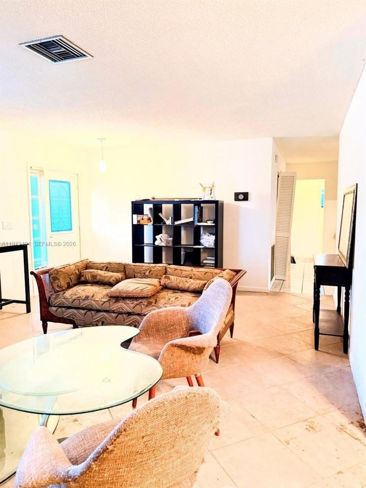 766 Nw 24th Ave - Photo 4 of 37