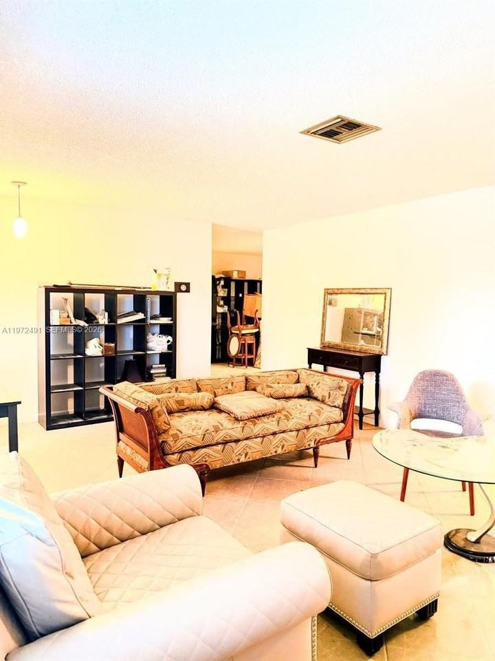 766 Nw 24th Ave - Photo 6 of 37