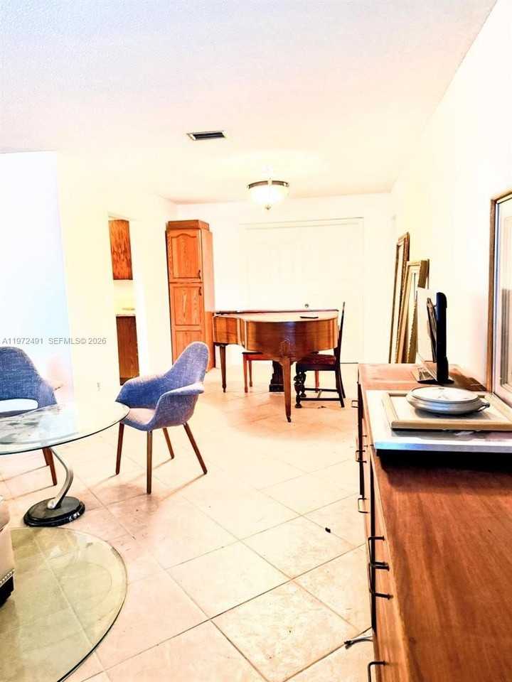 766 Nw 24th Ave - Photo 7 of 37