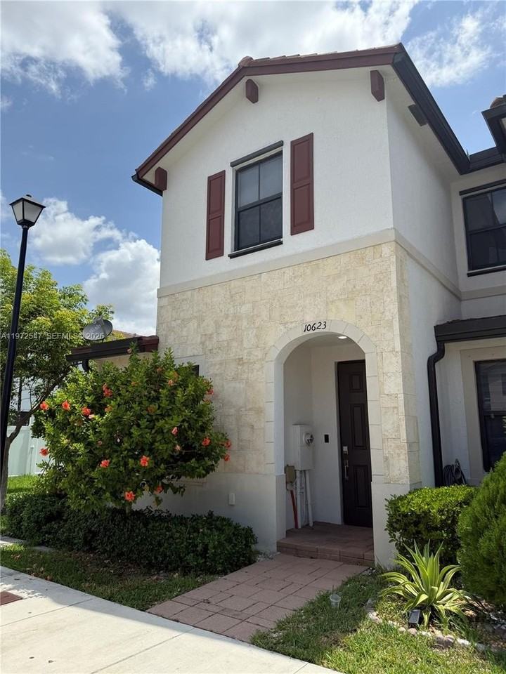 10623 W 33rd Ct #10623 - Photo 2 of 25