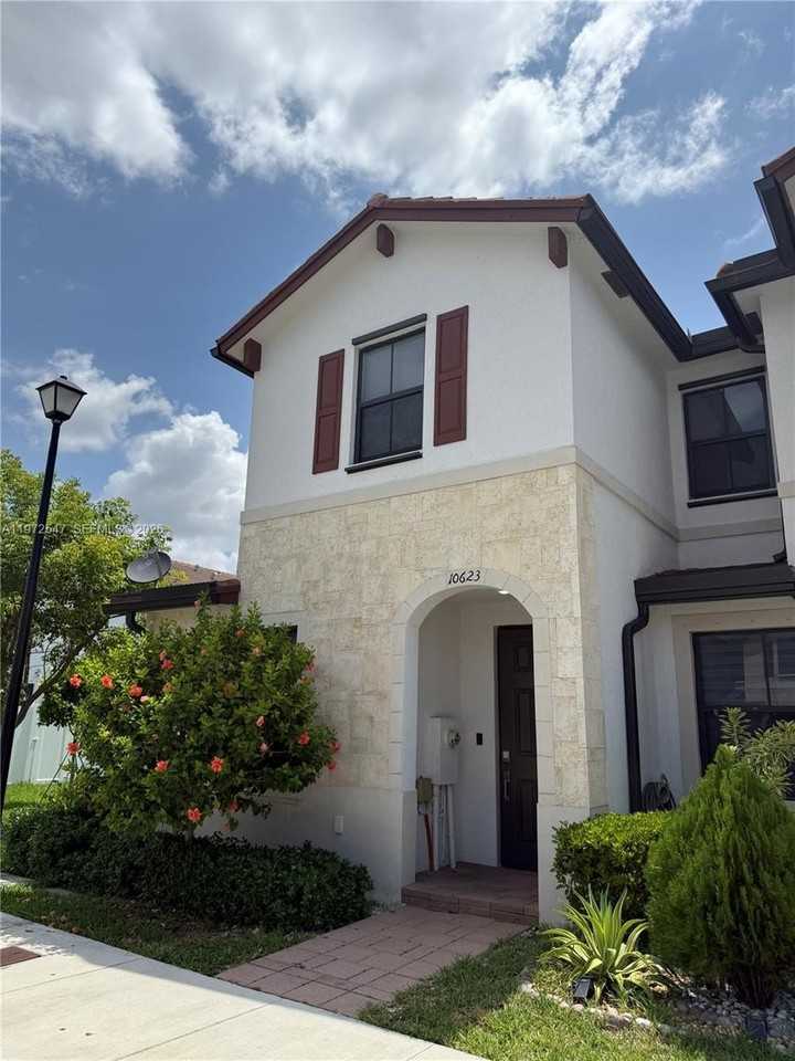 10623 W 33rd Ct #10623 - Photo 3 of 25