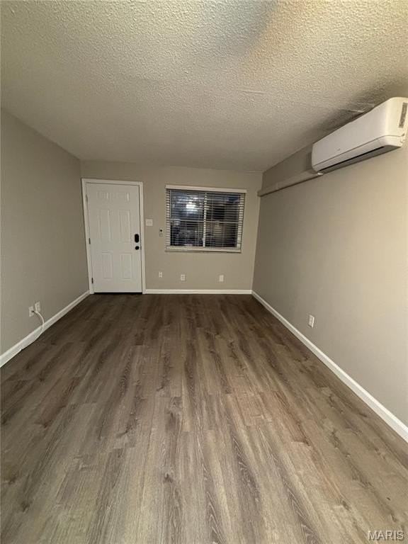 4164 Folsom Ave #B - Photo 3 of 7