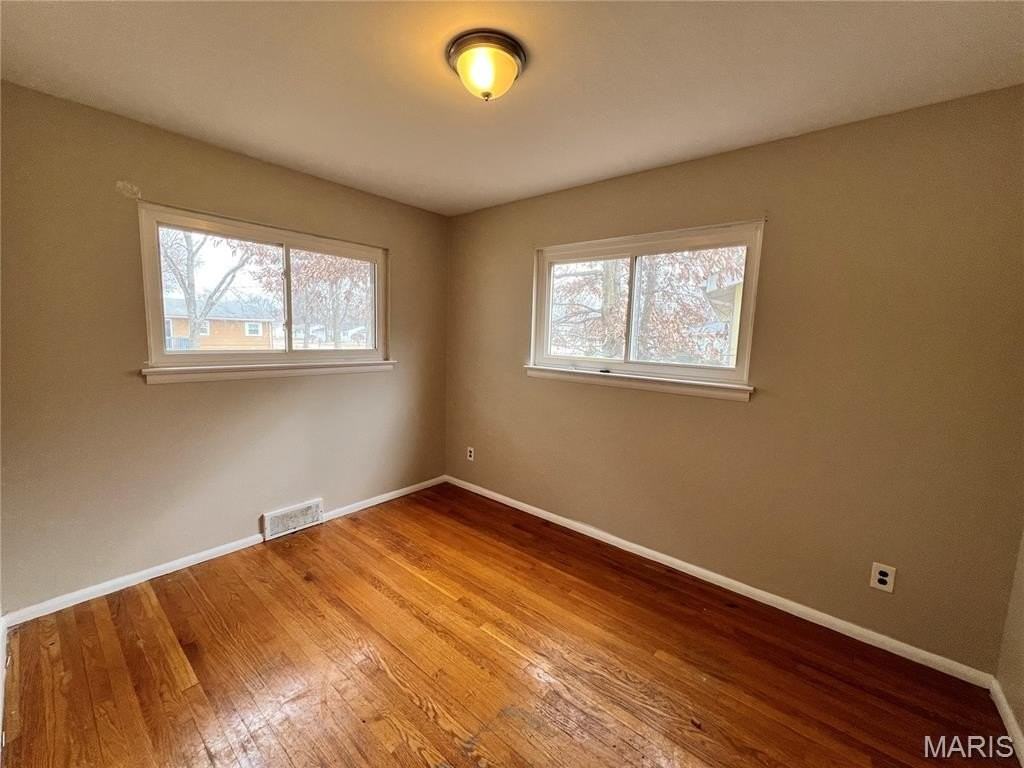 11909 Homestead Ave - Photo 6 of 16