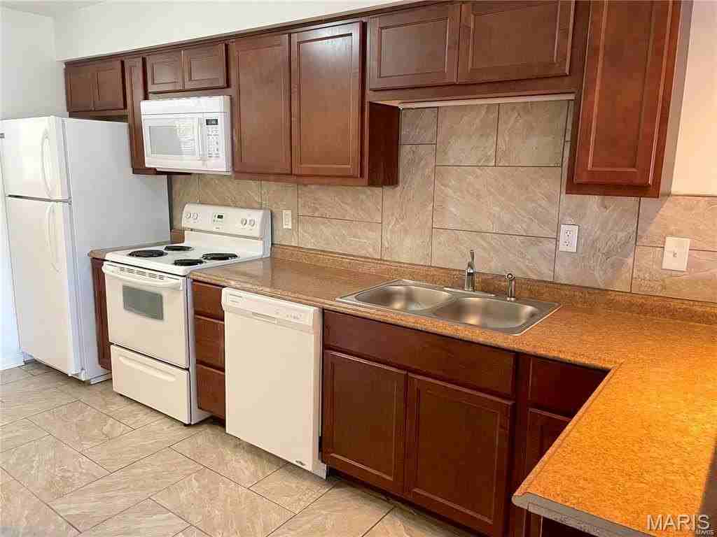 601 White Oak Dr #3 - Photo 4 of 12