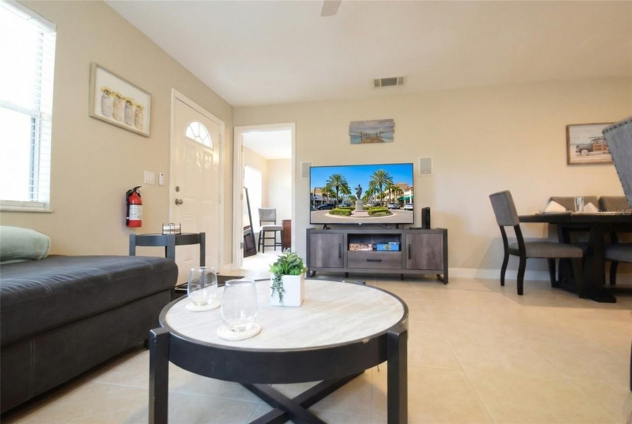 306 Bailey Ln - Photo 4 of 20