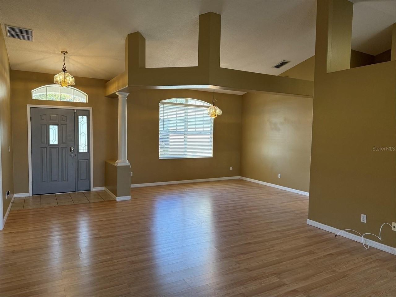 1048 Princeton Dr - Photo 4 of 27