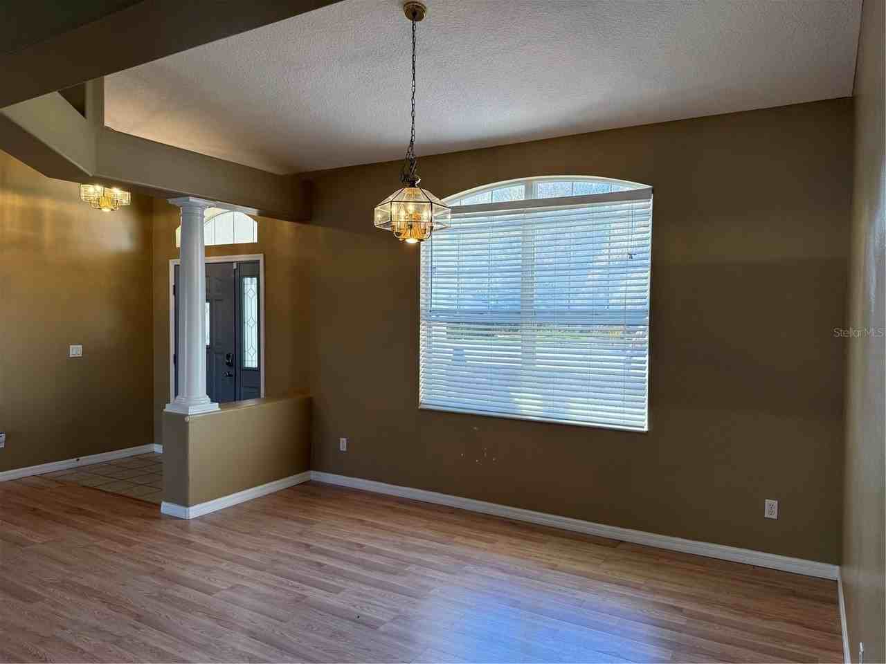 1048 Princeton Dr - Photo 6 of 27