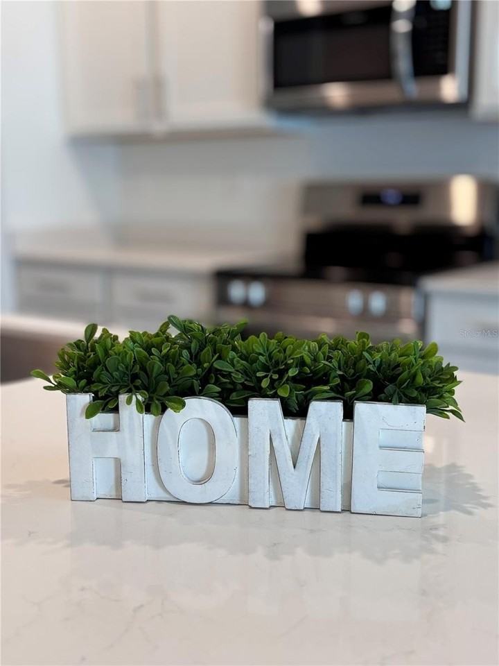 5433 Nw 22nd Dr - Photo 4 of 9