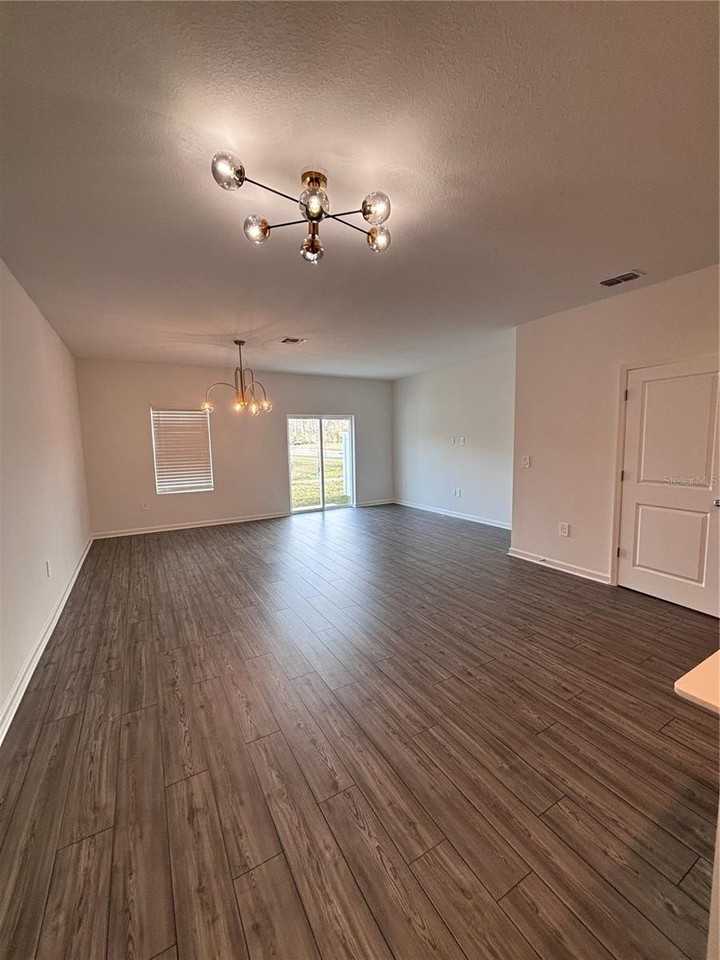 5433 Nw 22nd Dr - Photo 5 of 9