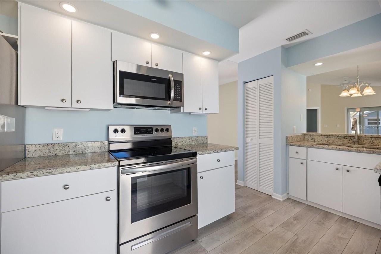 856 Chatham Dr #856 - Photo 5 of 43