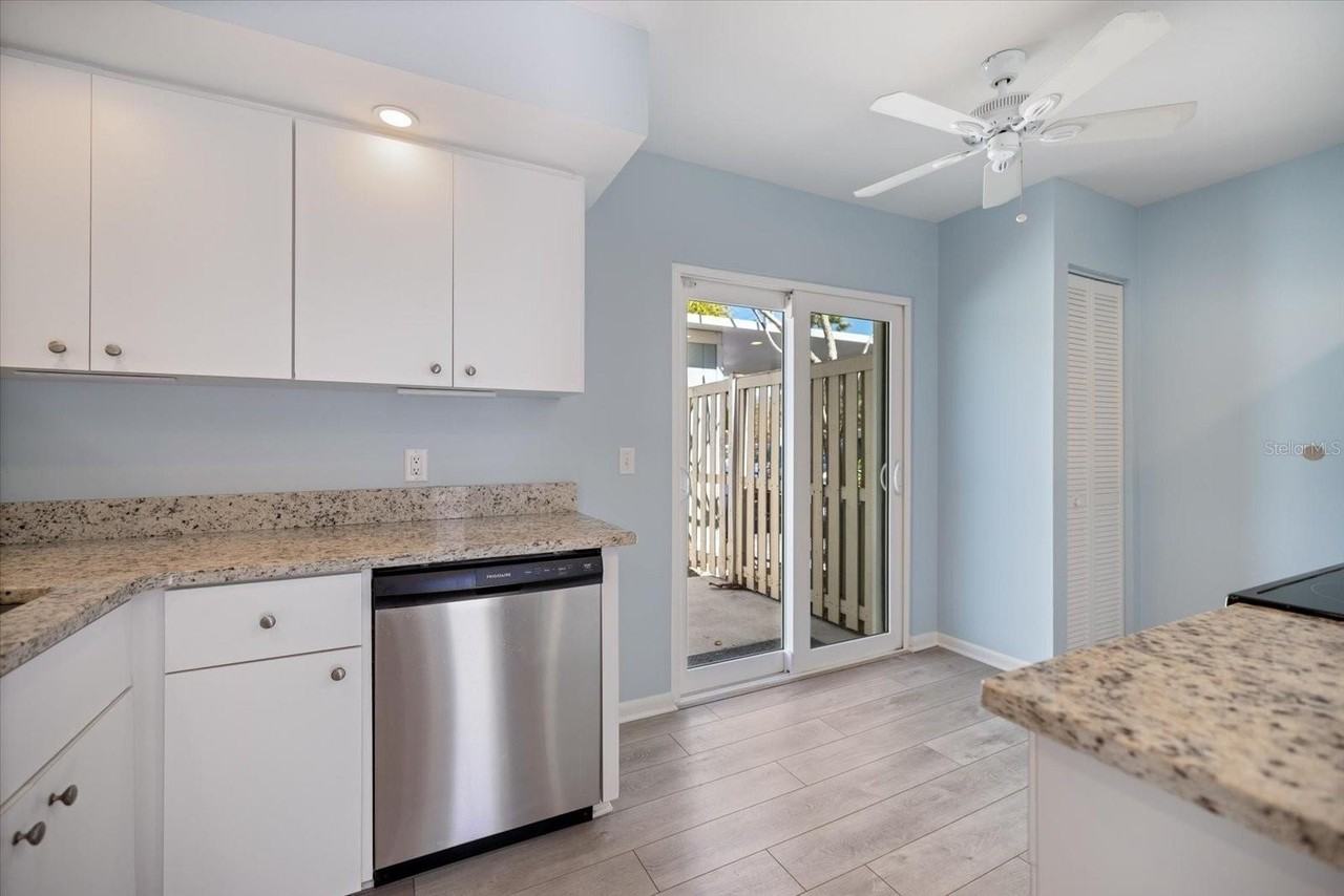 856 Chatham Dr #856 - Photo 6 of 43