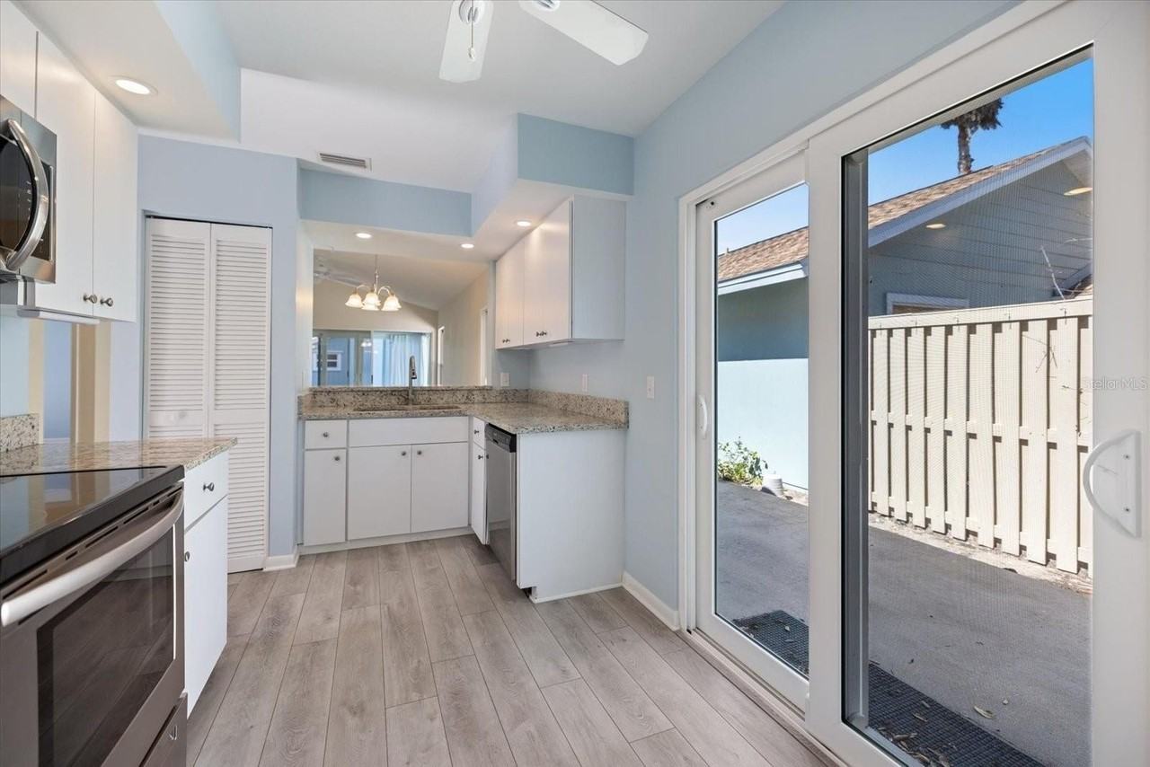 856 Chatham Dr #856 - Photo 7 of 43