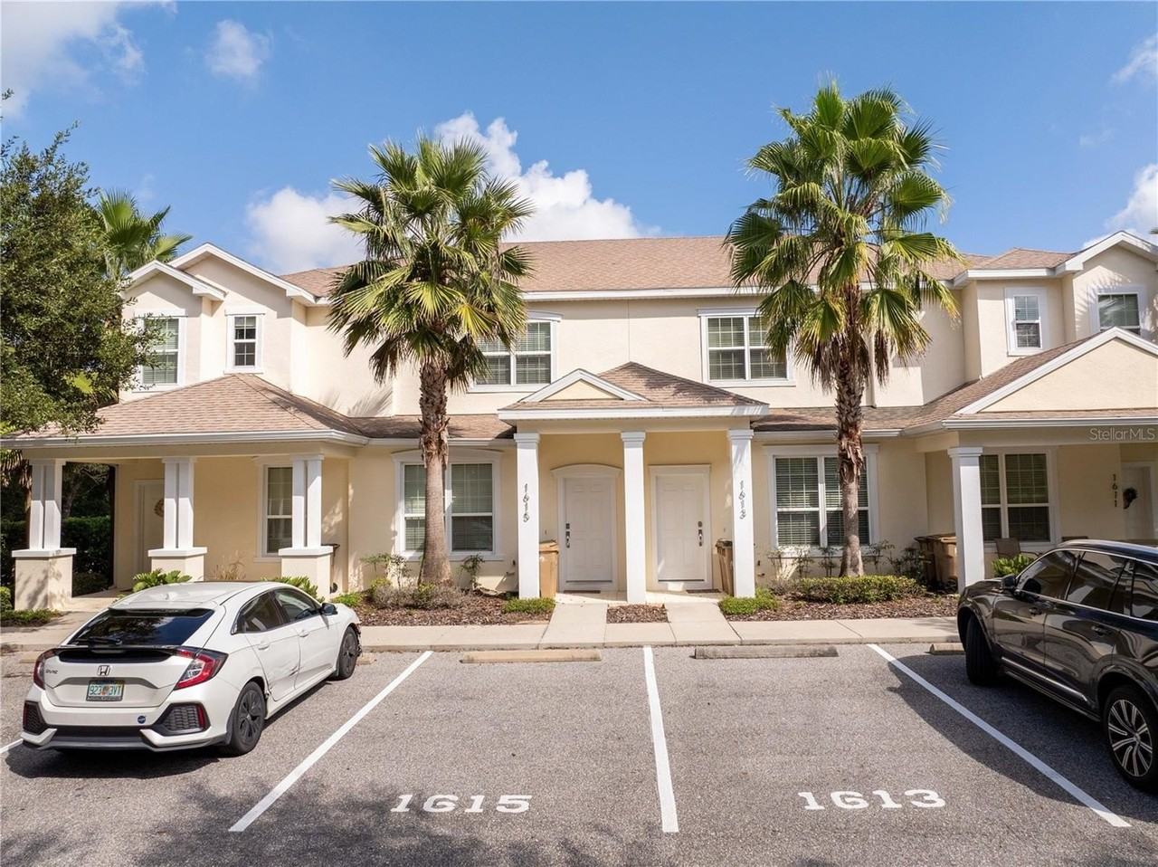 1615 Retreat Cir - Photo 3 of 50