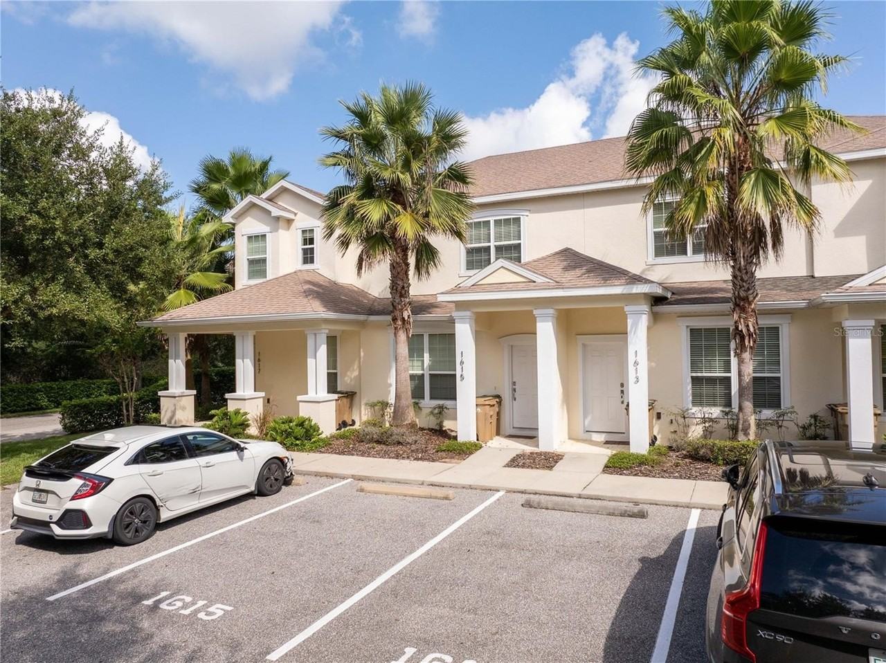 1615 Retreat Cir - Photo 4 of 50