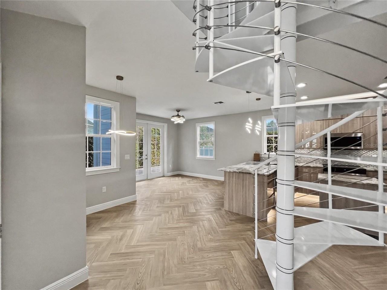 415 Arbor Ct #B - Photo 3 of 31