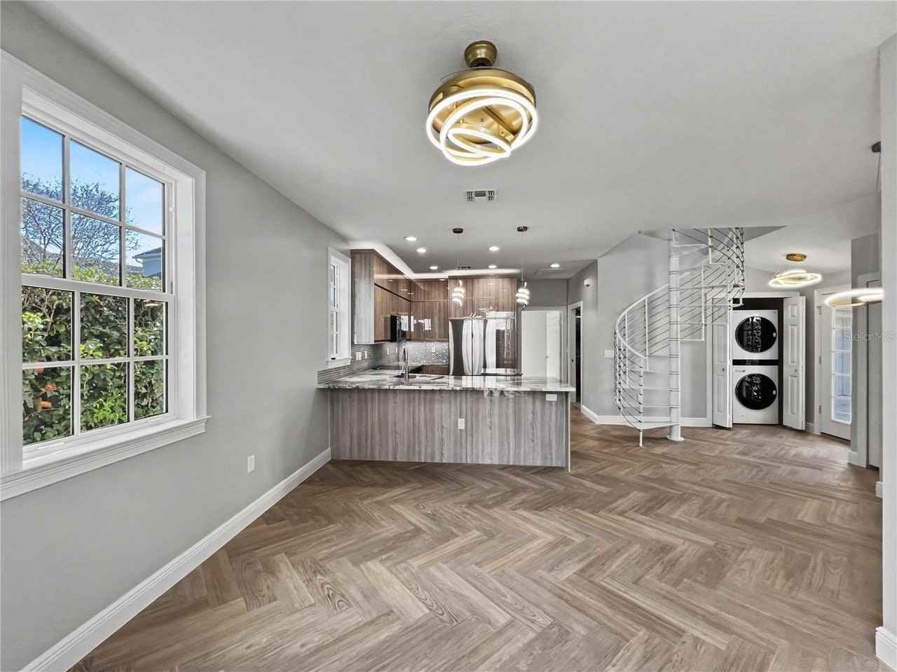 415 Arbor Ct #B - Photo 6 of 31