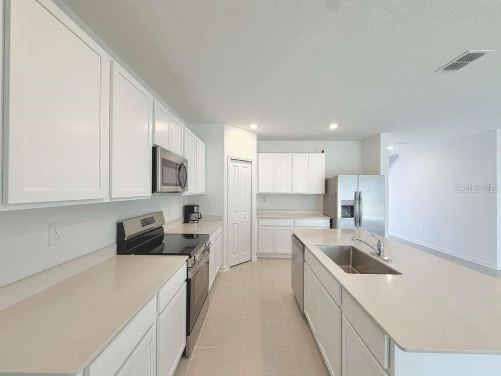 3638 Hardman Dr - Photo 3 of 22