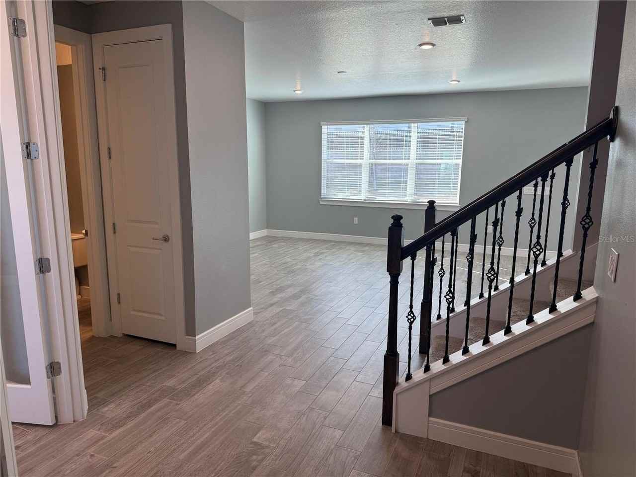 4584 Gliding Wave St - Photo 2 of 35