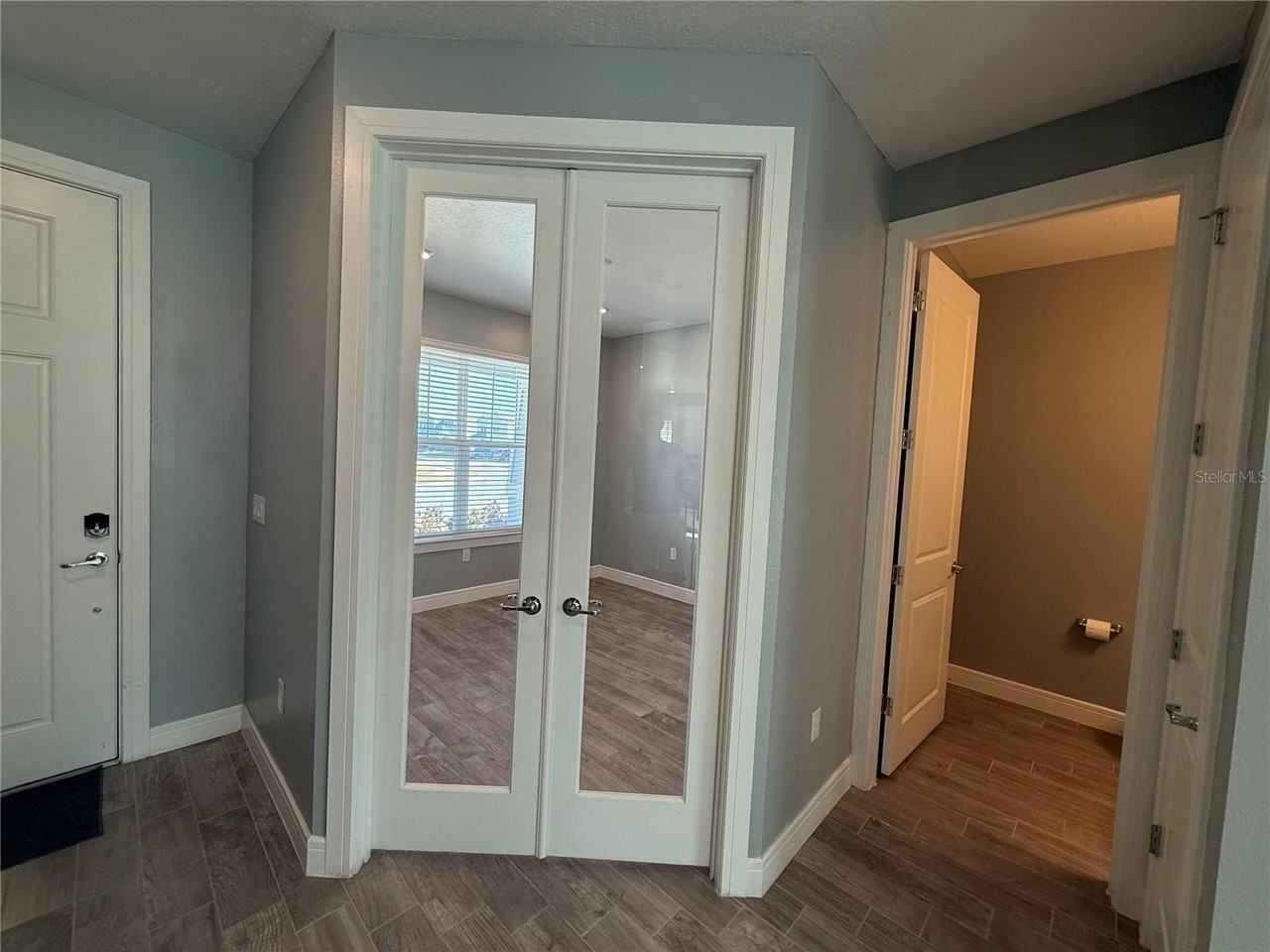 4584 Gliding Wave St - Photo 5 of 35