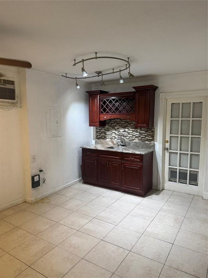 120 Alhambra Ave - Photo 3 of 20