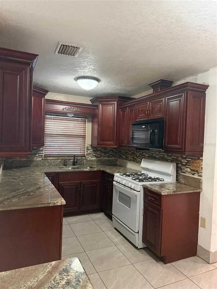 120 Alhambra Ave - Photo 6 of 20