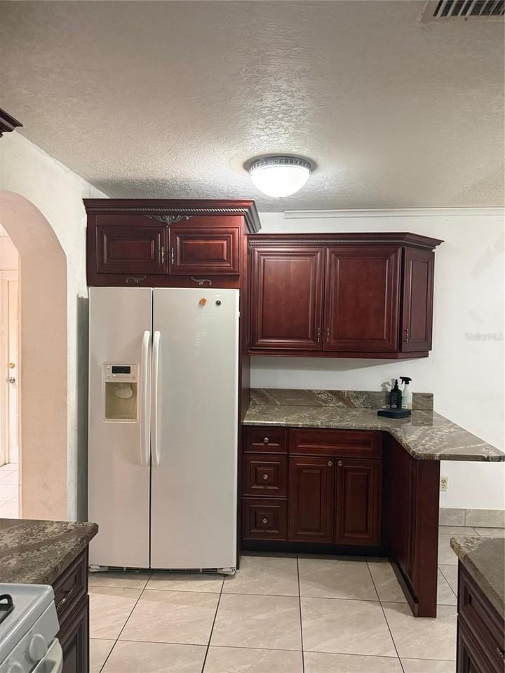 120 Alhambra Ave - Photo 7 of 20