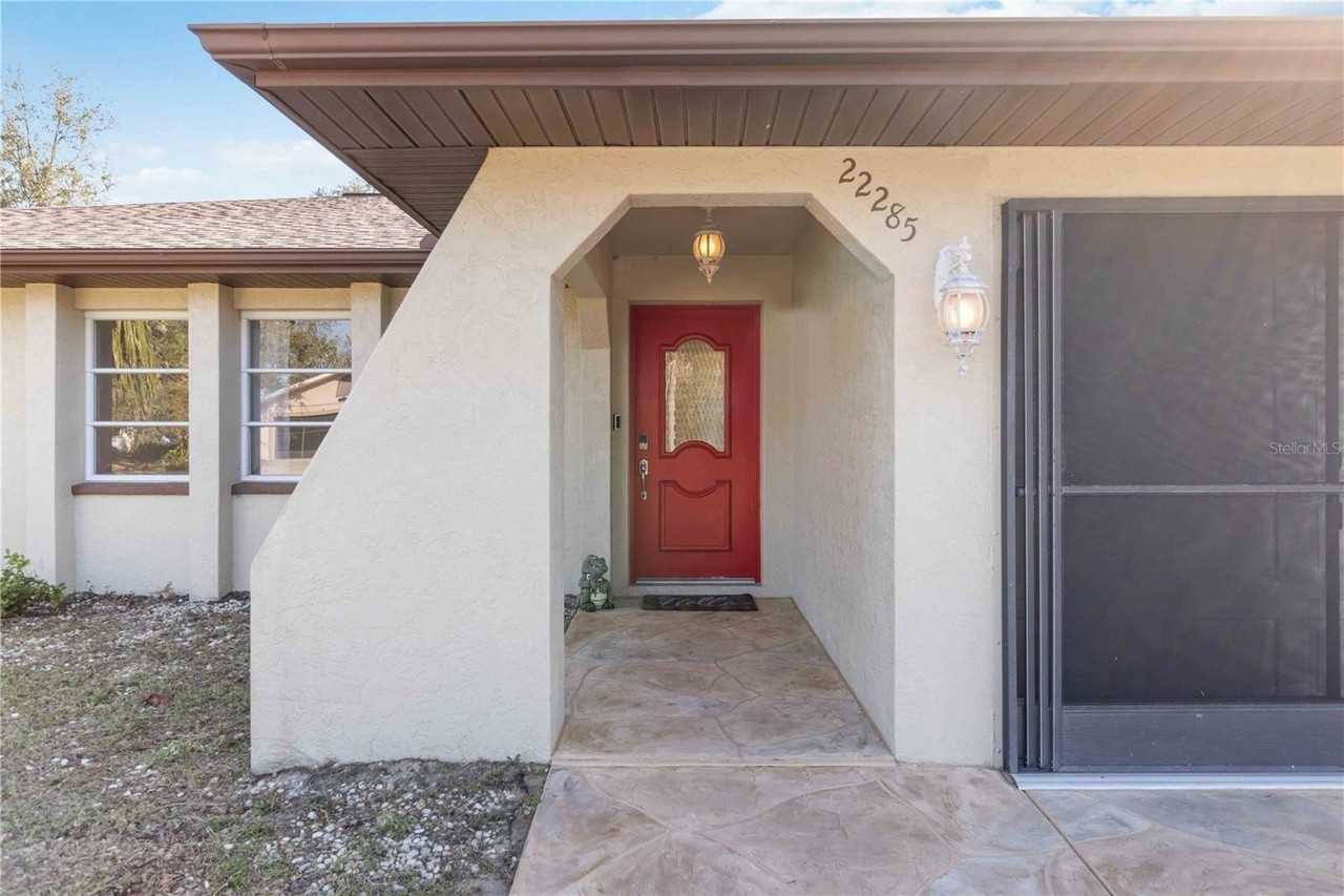 22285 Walton Ave - Photo 3 of 50