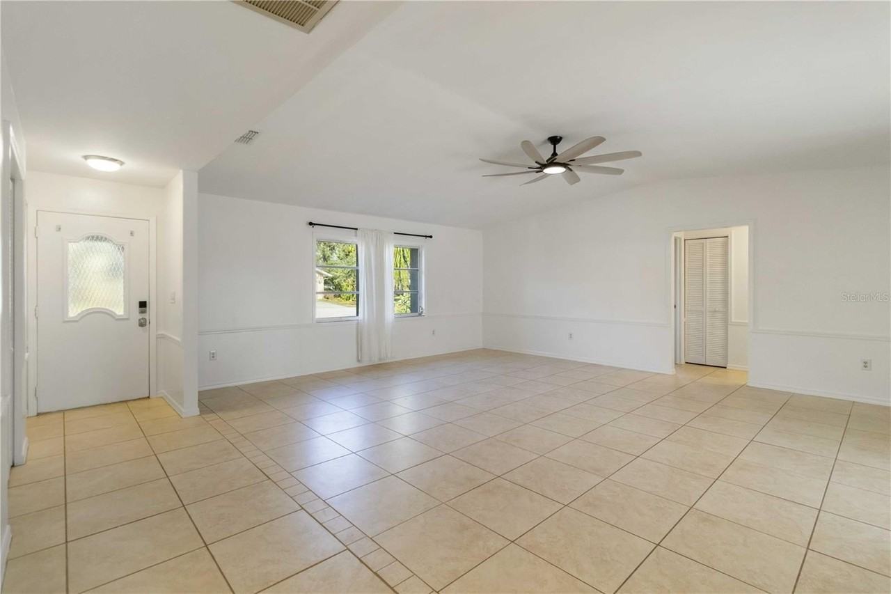 22285 Walton Ave - Photo 5 of 50