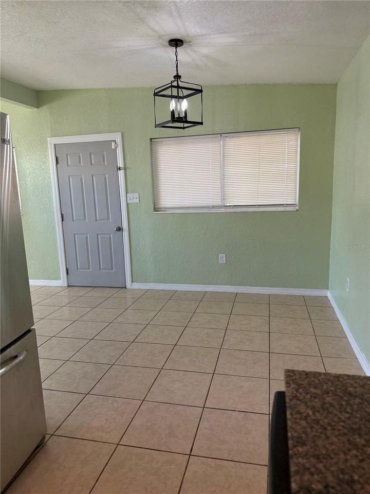 720 Manor Dr - Photo 5 of 22