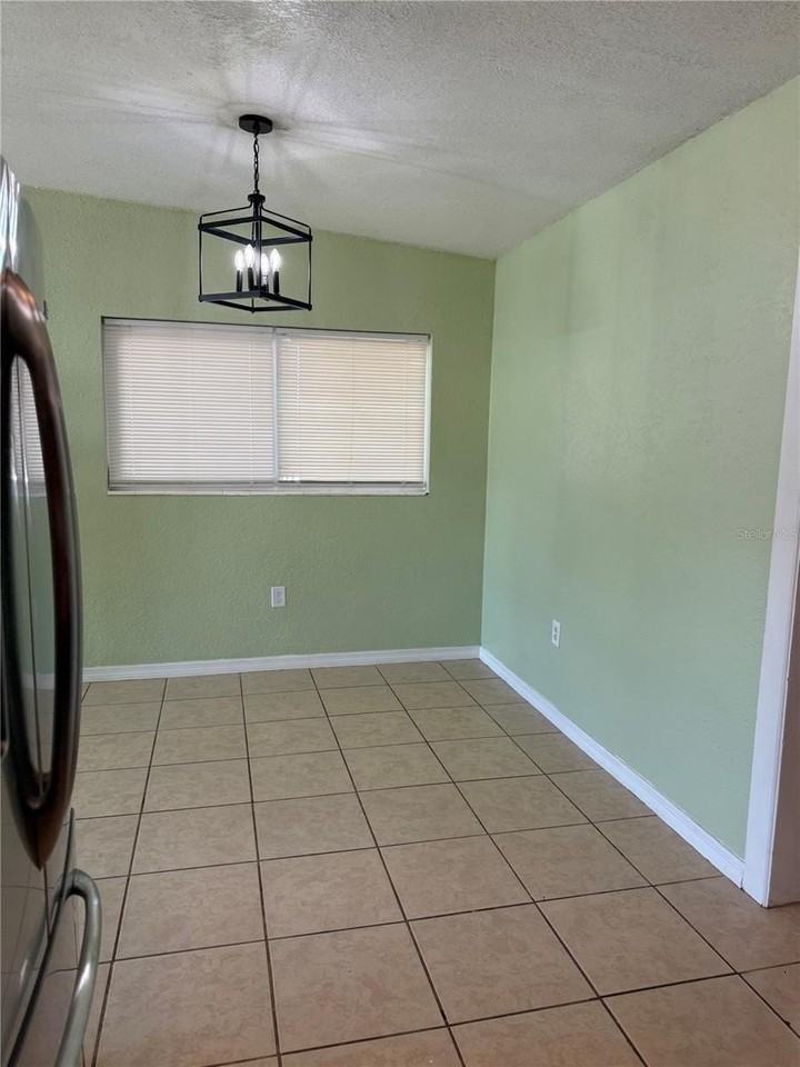 720 Manor Dr - Photo 6 of 22