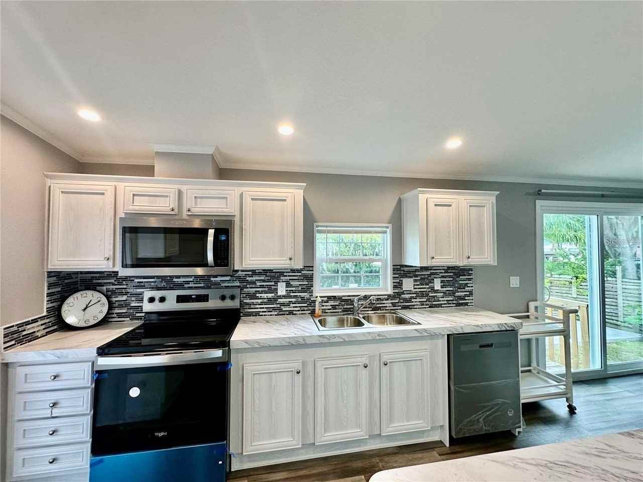 55744 Holiday Cir - Photo 5 of 17