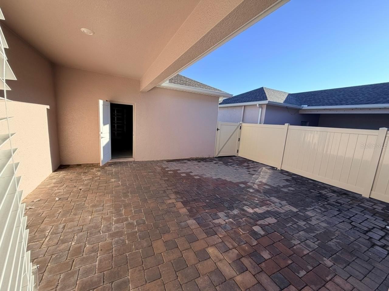 1661 Cross Prairie Pkwy - Photo 2 of 10