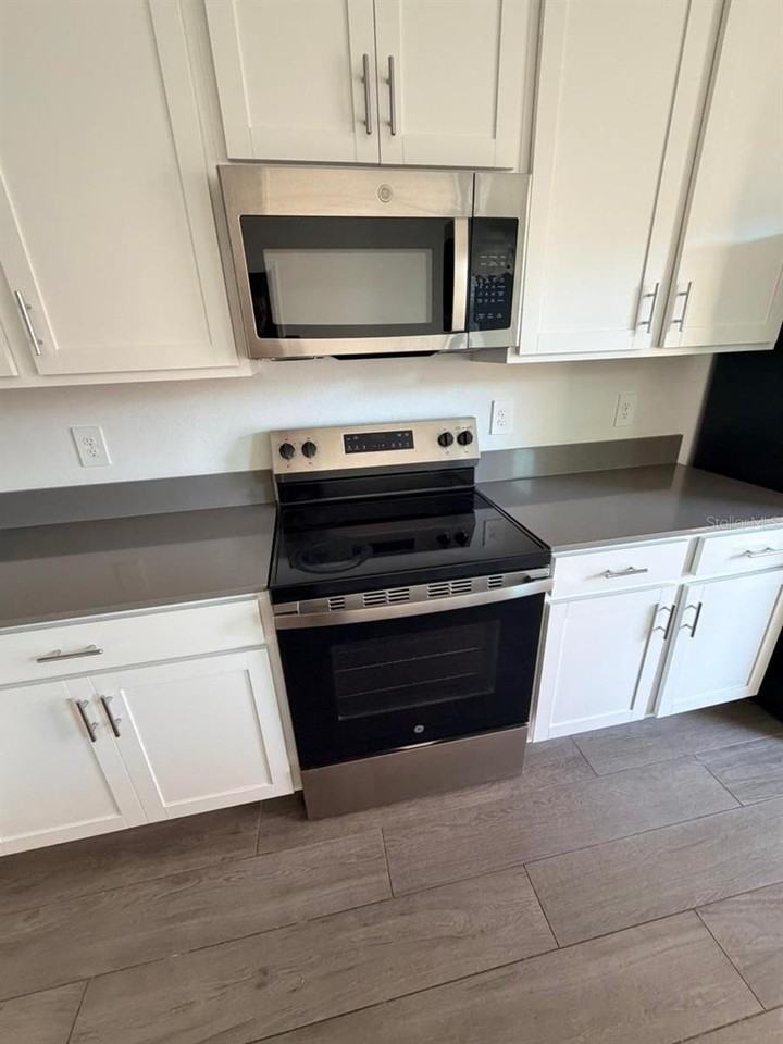 1661 Cross Prairie Pkwy - Photo 4 of 10