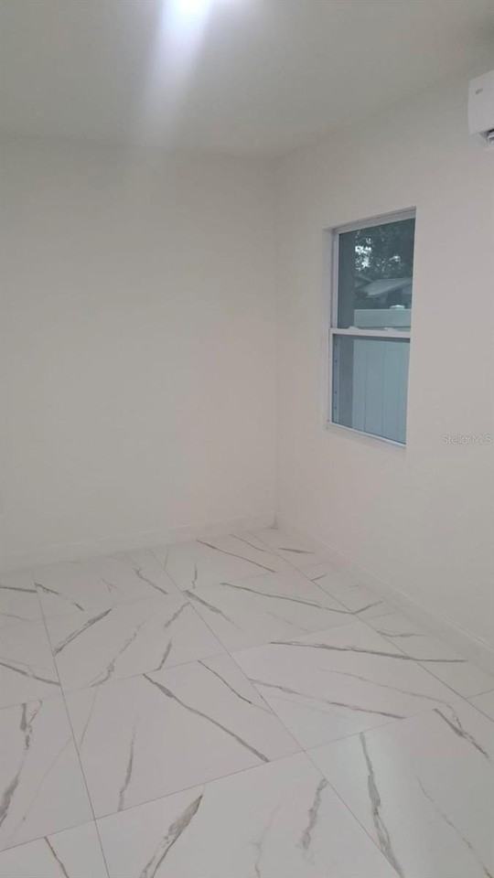 1405 W Rambla St - Photo 7 of 9