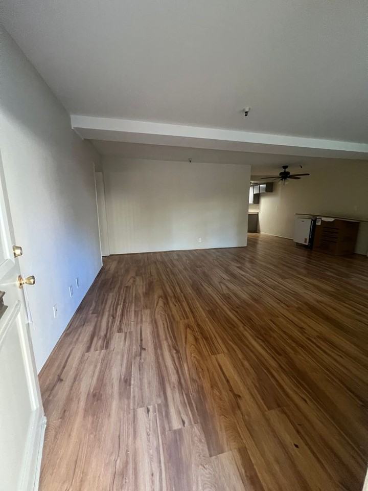 3137 W. 139th St. - Photo 2 of 32