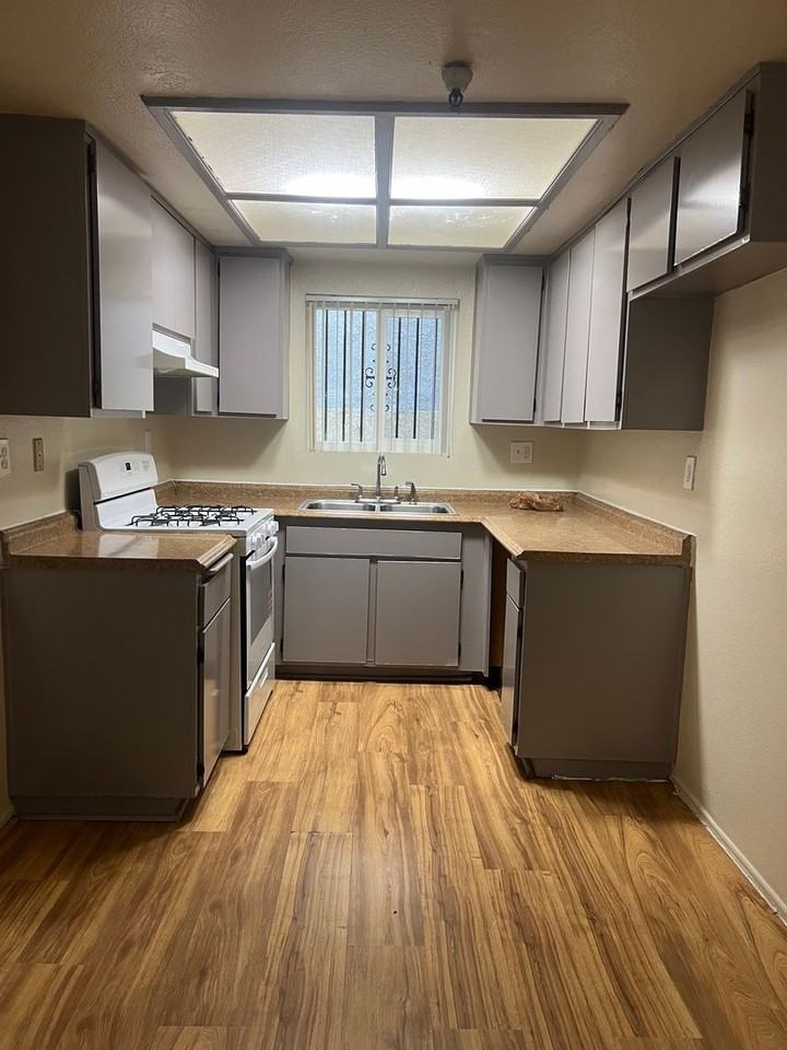 3137 W. 139th St. - Photo 5 of 32