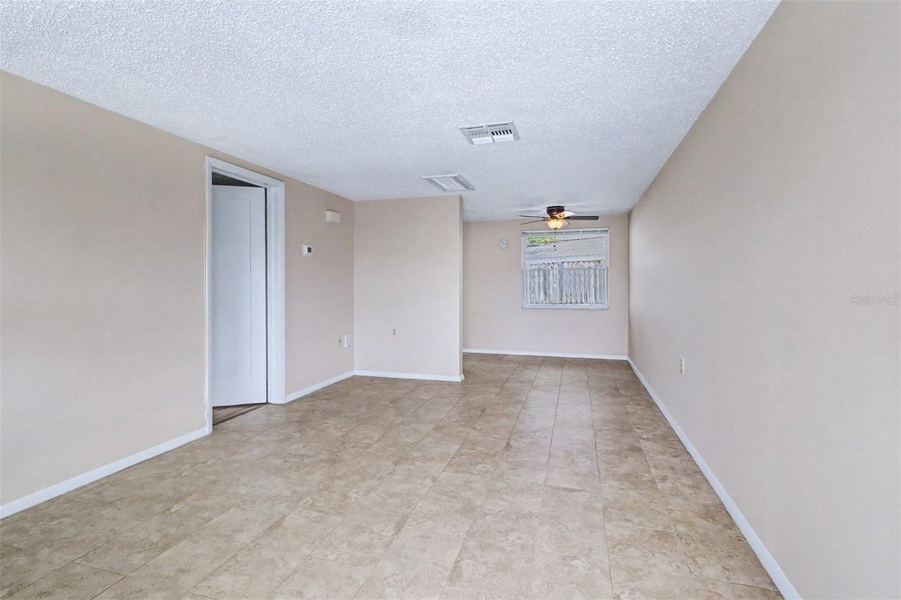 5439 Oceanic Rd - Photo 4 of 13