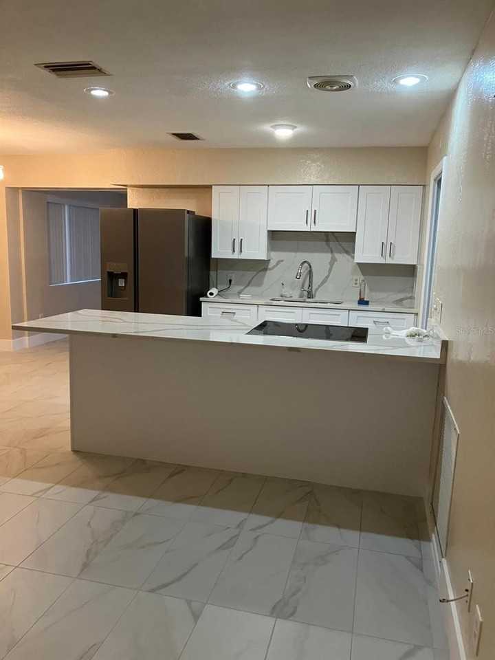 6807 113th St - Photo 4 of 12